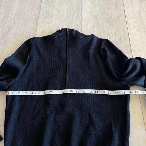 St. John Sportswear Black Mock Neck Sweater Pearl Beading Fleur de Lis size m - Picture 6 of 7
